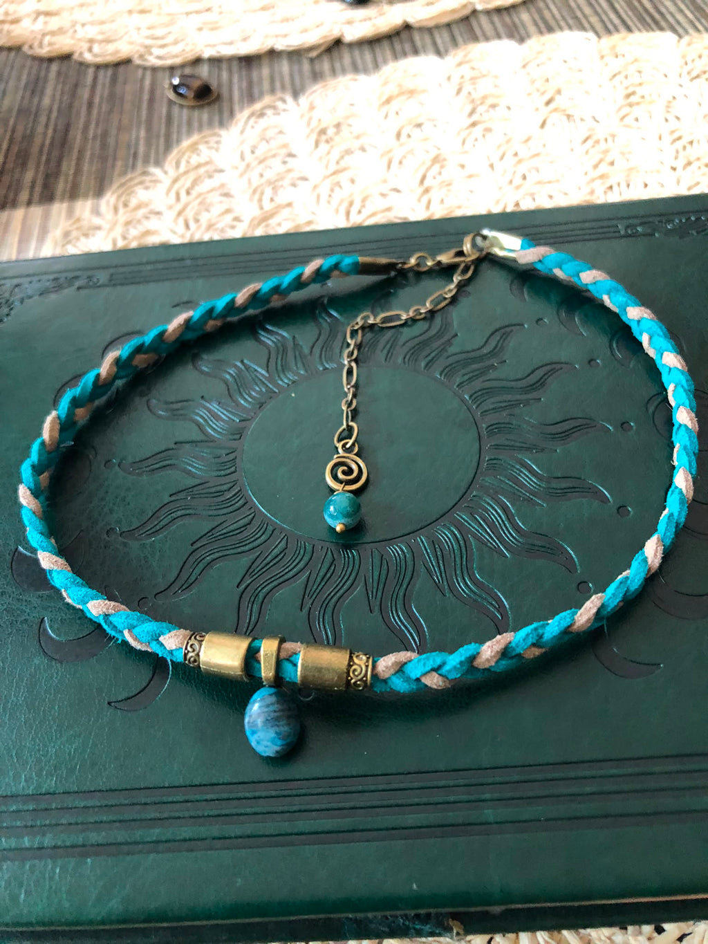 Apatyt Niebieski Choker Boho – Kamień Inspiracji i Spełniania Marzeń | Agnes Arte