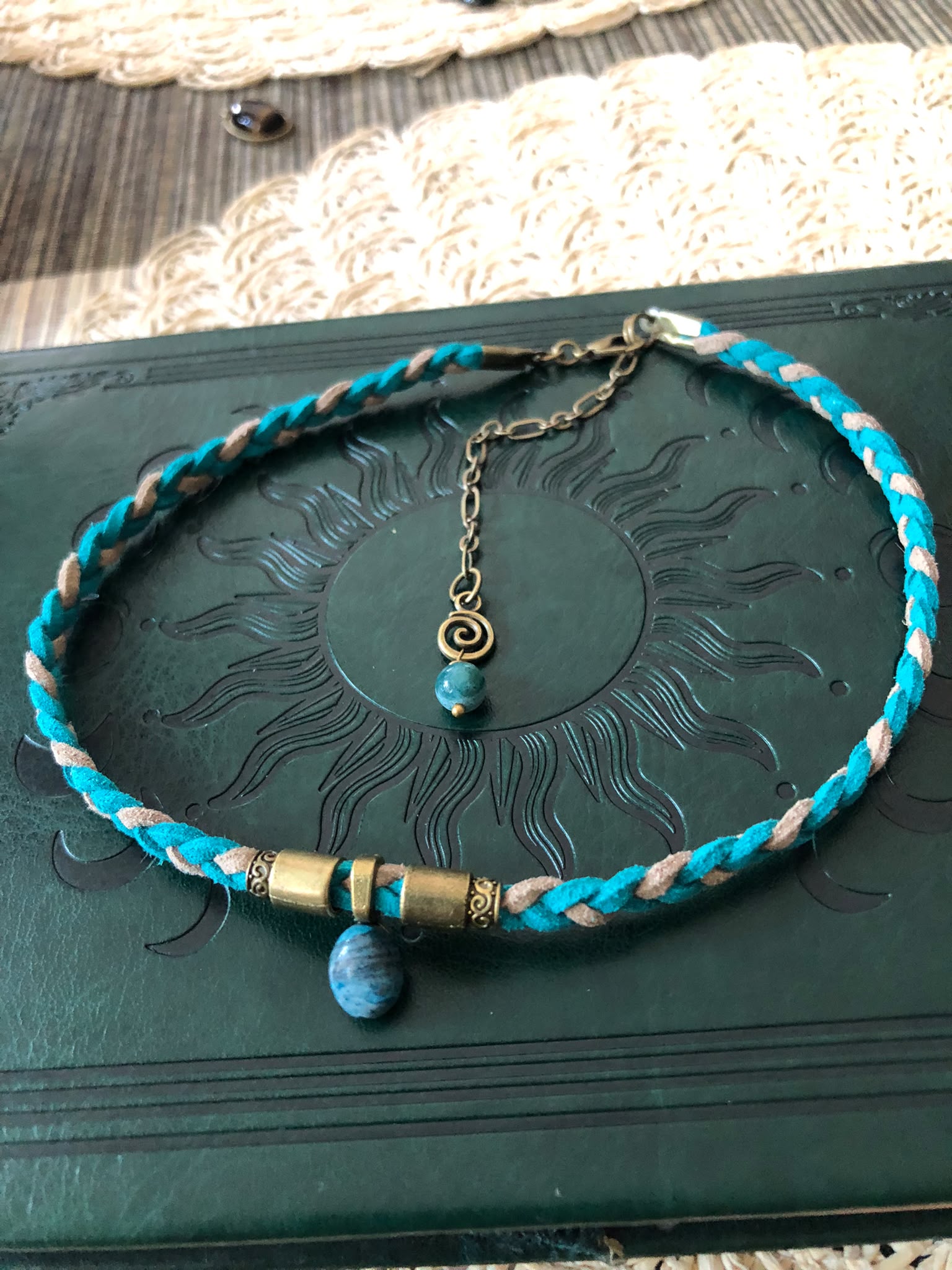 Apatyt Niebieski Choker Boho – Kamień Inspiracji i Spełniania Marzeń | Agnes Arte