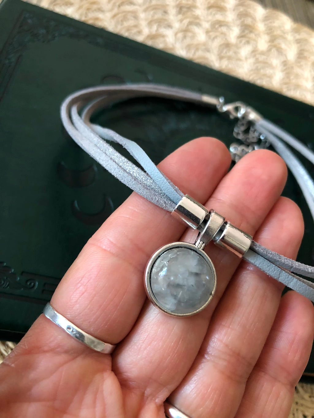 Kwarc Szary Choker Minimalistyczny – Kamień Równowagi i Wewnętrznego Spokoju | Agnes Arte