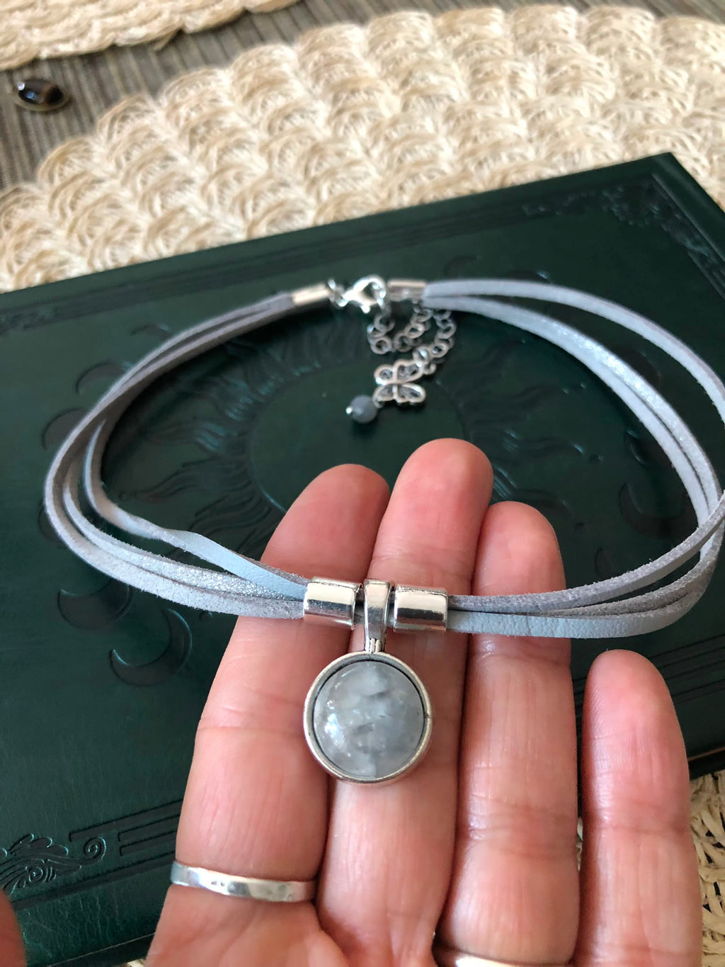 Kwarc Szary Choker Minimalistyczny – Kamień Równowagi i Wewnętrznego Spokoju | Agnes Arte