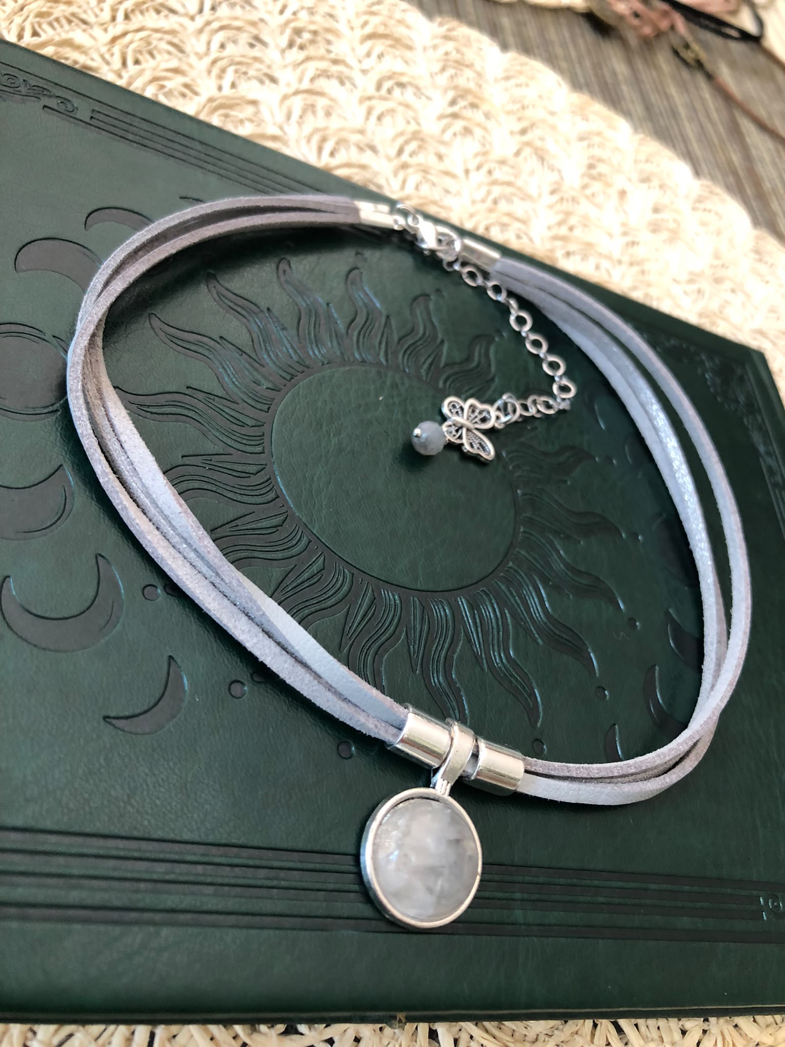 Kwarc Szary Choker Minimalistyczny – Kamień Równowagi i Wewnętrznego Spokoju | Agnes Arte
