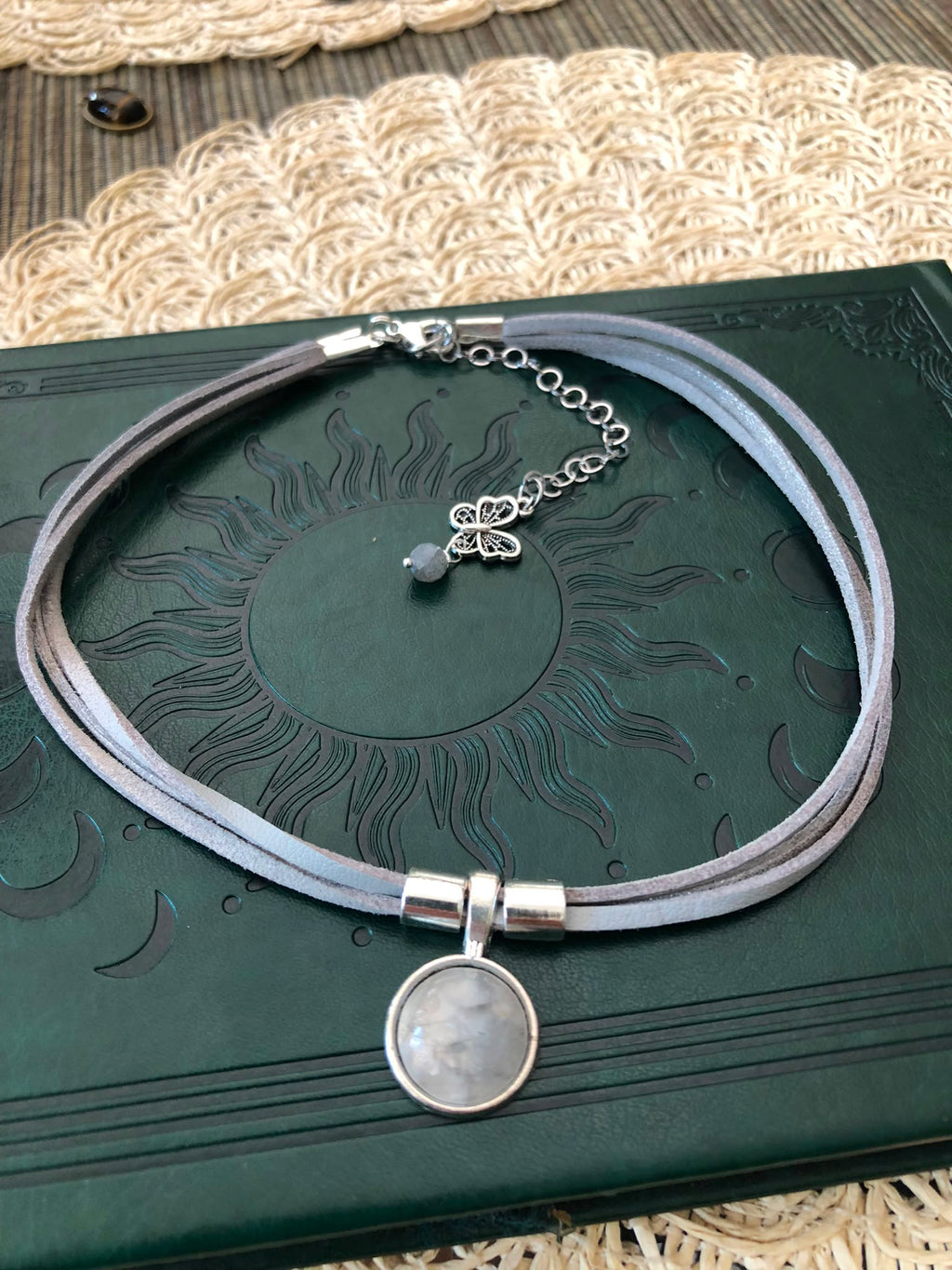 Kwarc Szary Choker Minimalistyczny – Kamień Równowagi i Wewnętrznego Spokoju | Agnes Arte