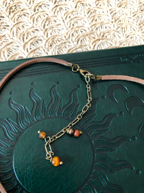 Choker Gothic z Ćmą – Symbol Transformacji i Tajemnicy | Agnes Arte