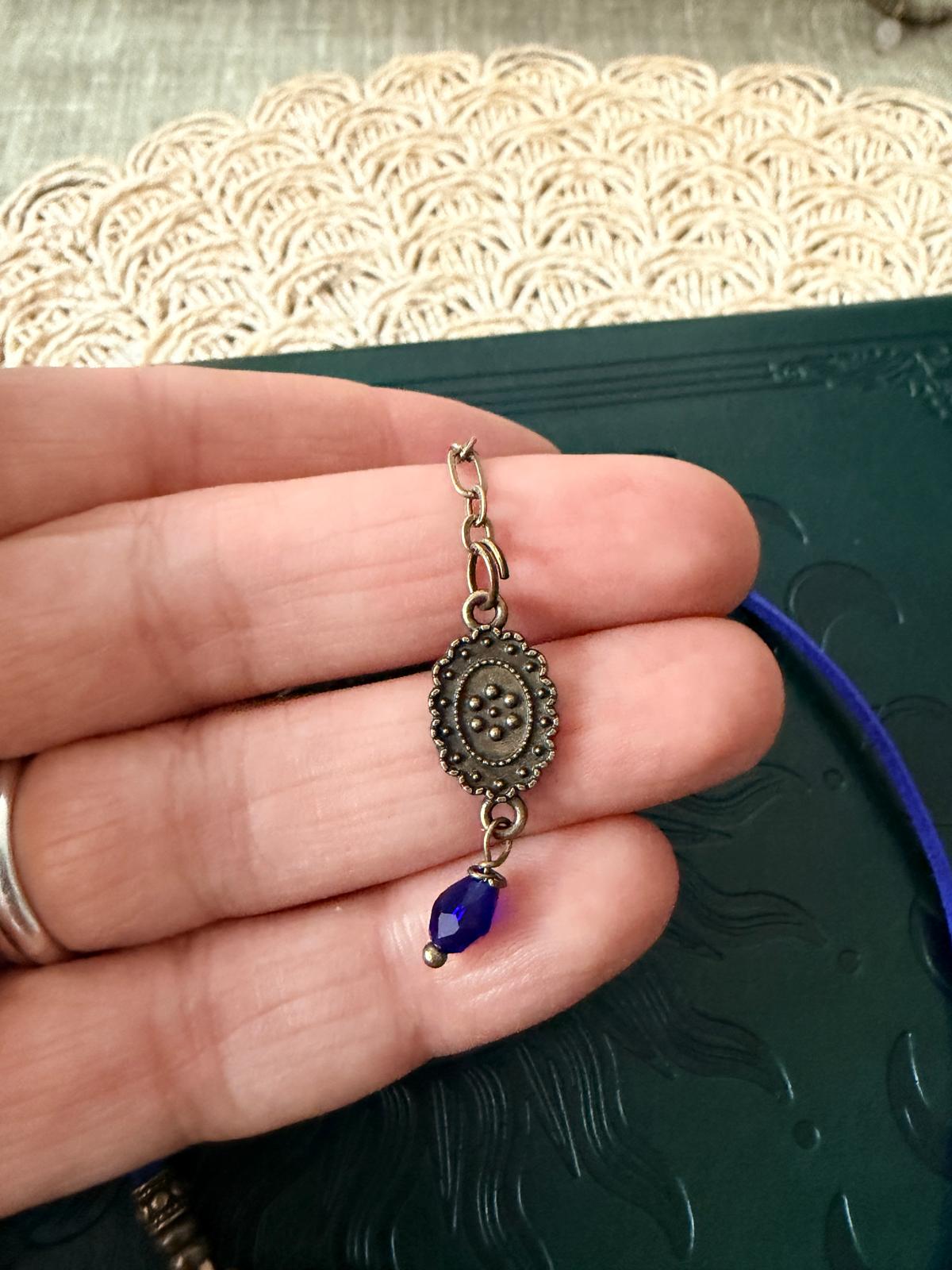Choker Chabrowy z Oczkiem – Boho Naszyjnik w Kolorze Indygo | Agnes Arte