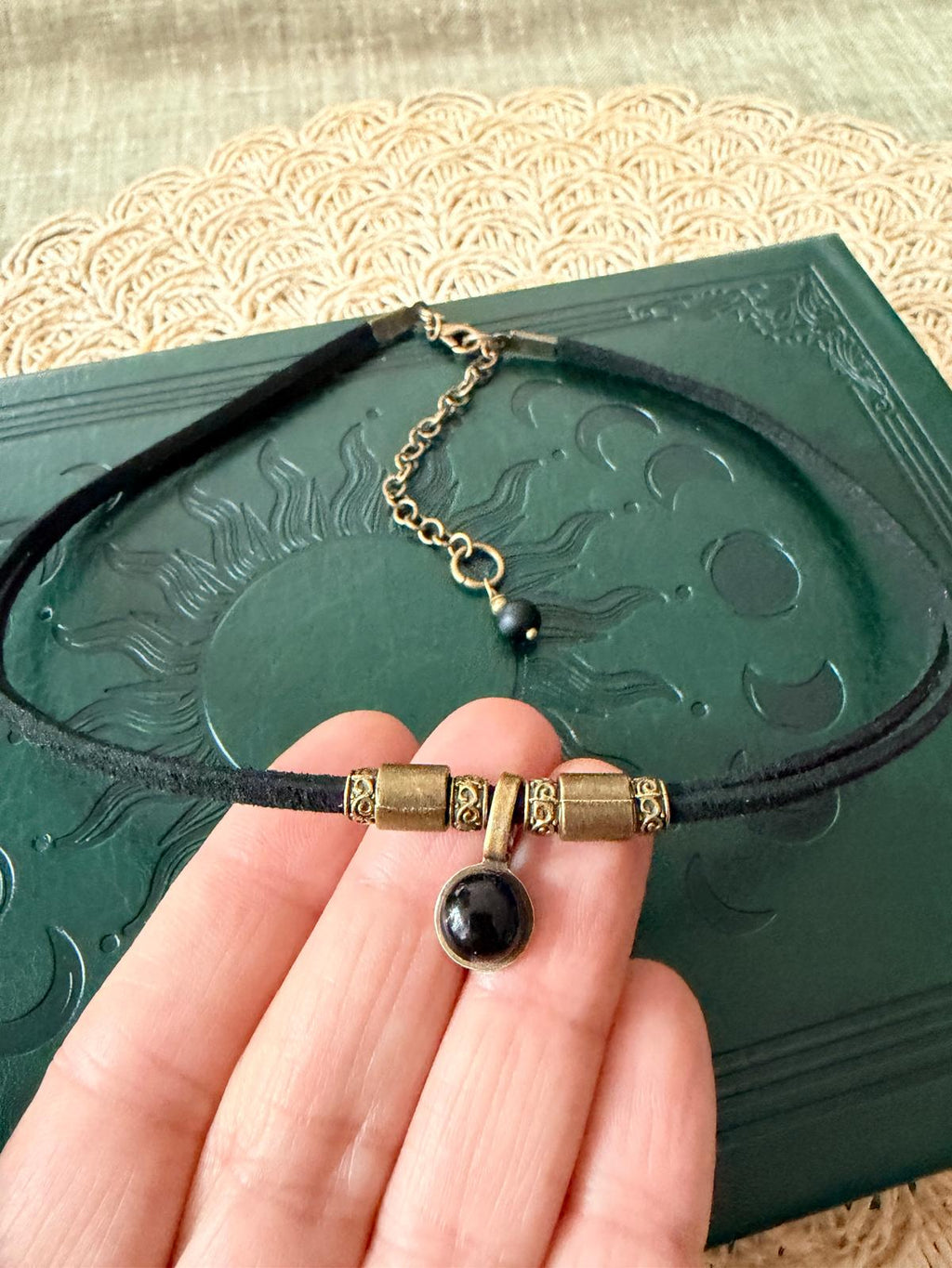 Choker z Czarnym Turmalinem – Minimalistyczny Naszyjnik Ochronny | Agnes Arte
