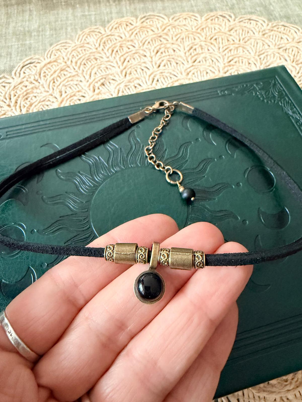 Choker z Czarnym Turmalinem – Minimalistyczny Naszyjnik Ochronny | Agnes Arte