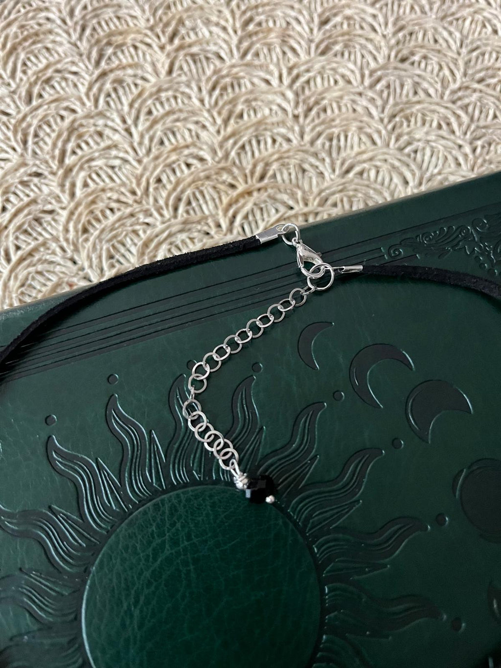 Choker z Krzyżem Gotyckim – Symbol Wiary, Siły i Ochrony | Agnes Arte