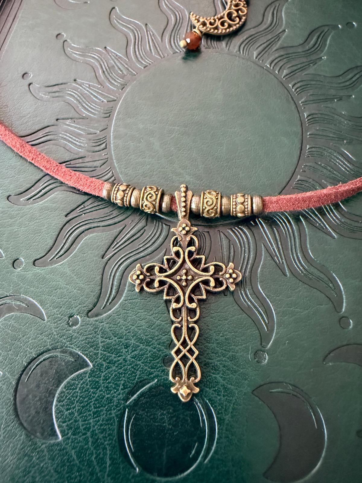 Choker z Ażurowym Krzyżem Vintage – Boho Gothic Naszyjnik | Agnes Arte