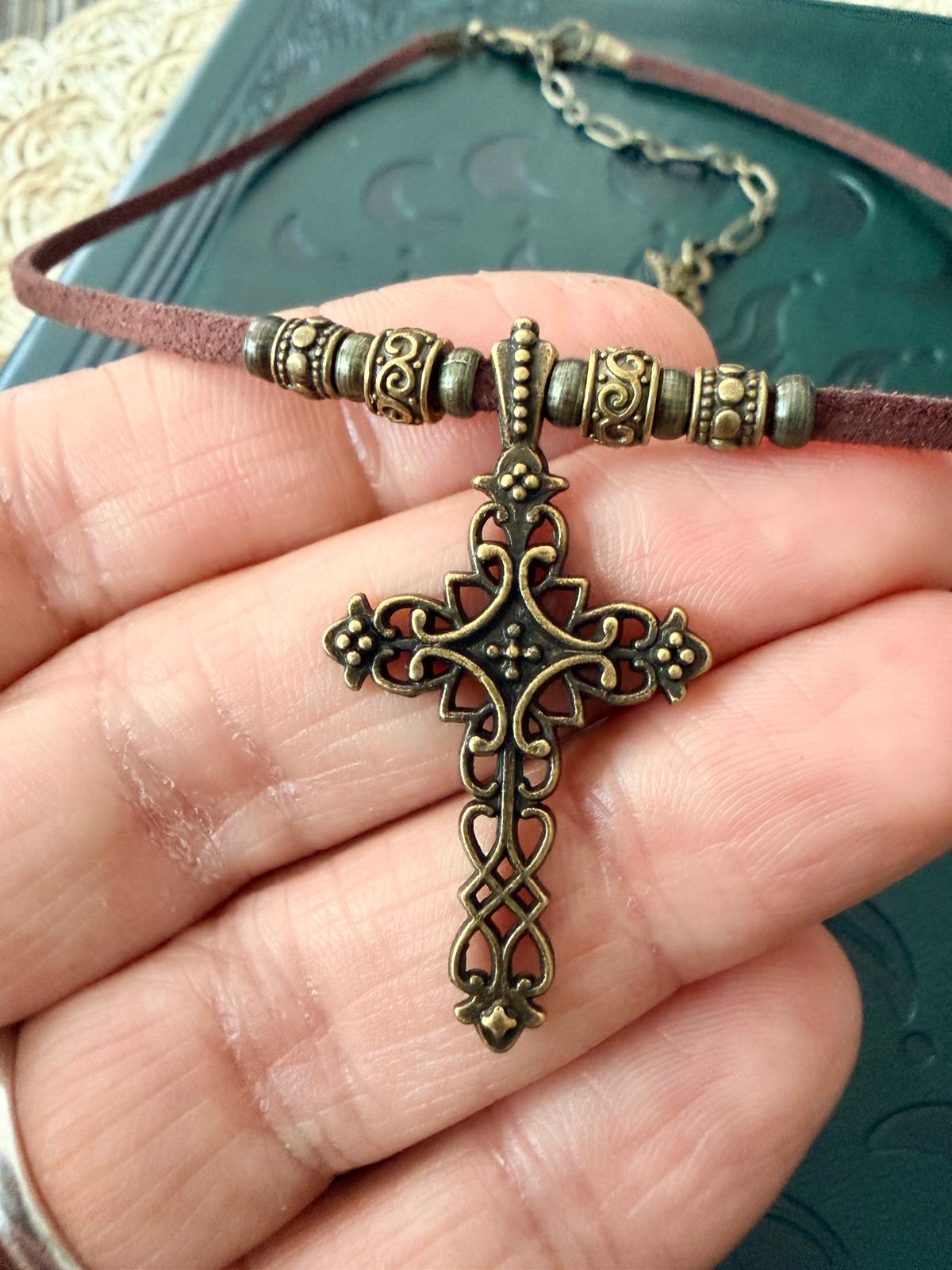 Choker z Ażurowym Krzyżem Vintage – Boho Gothic Naszyjnik | Agnes Arte