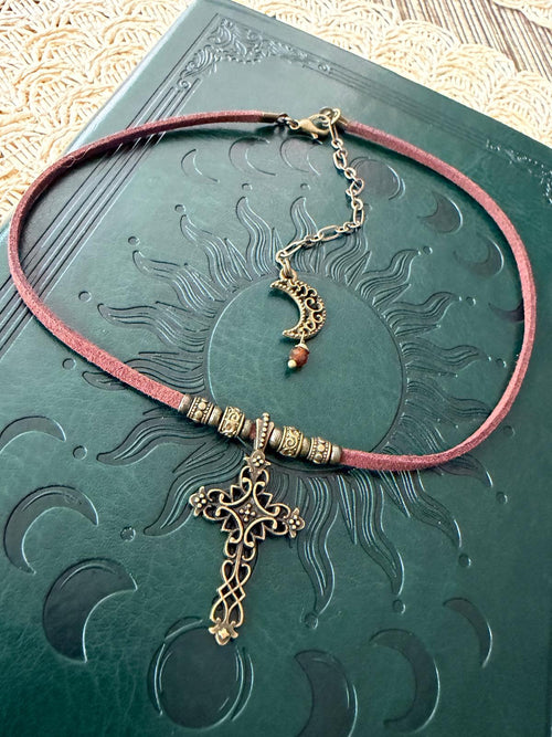 Choker z Ażurowym Krzyżem Vintage – Boho Gothic Naszyjnik | Agnes Arte