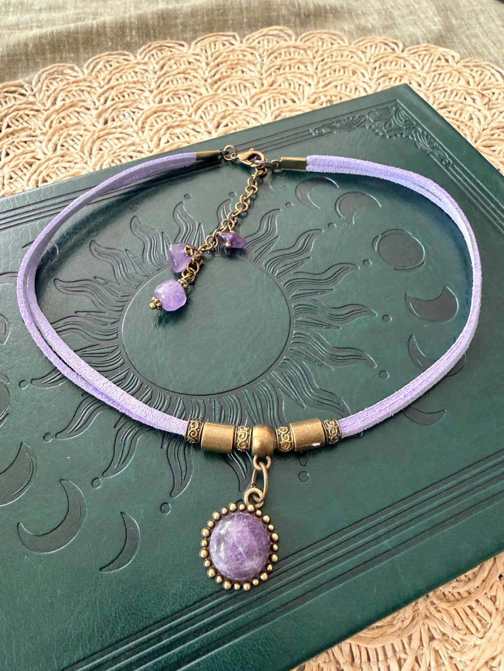 Choker z Ametystem – delikatna magia w odcieniach lawendy 💜