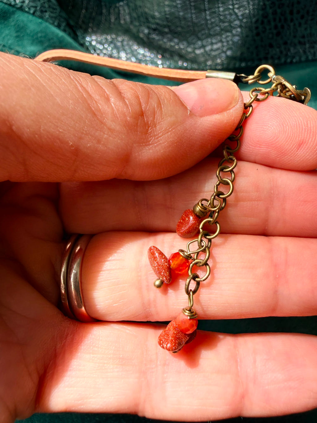 Choker z czerwonym jaspisem – naturalna skóra z Indii | Boho naszyjnik z kamieniem naturalnym | AgnesArte
