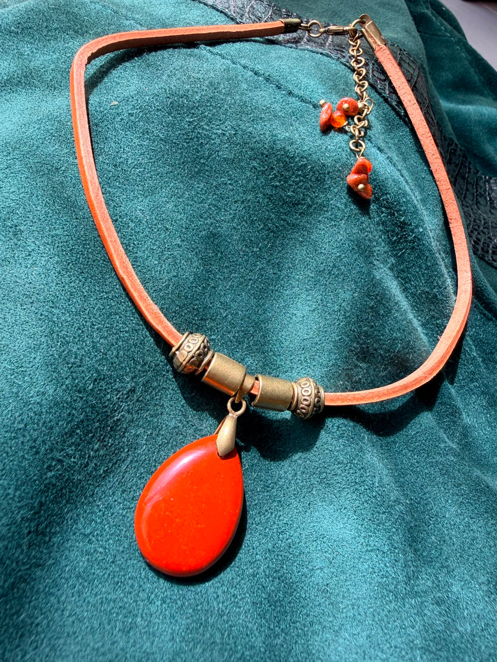 Choker z czerwonym jaspisem – naturalna skóra z Indii | Boho naszyjnik z kamieniem naturalnym | AgnesArte