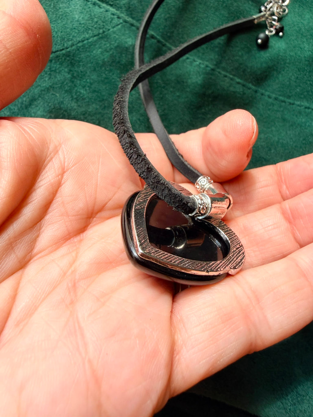 Choker z Czarnym Turmalinem – Serce | Naturalna skóra | Boho naszyjnik z kamieniem ochronnym | AgnesArte