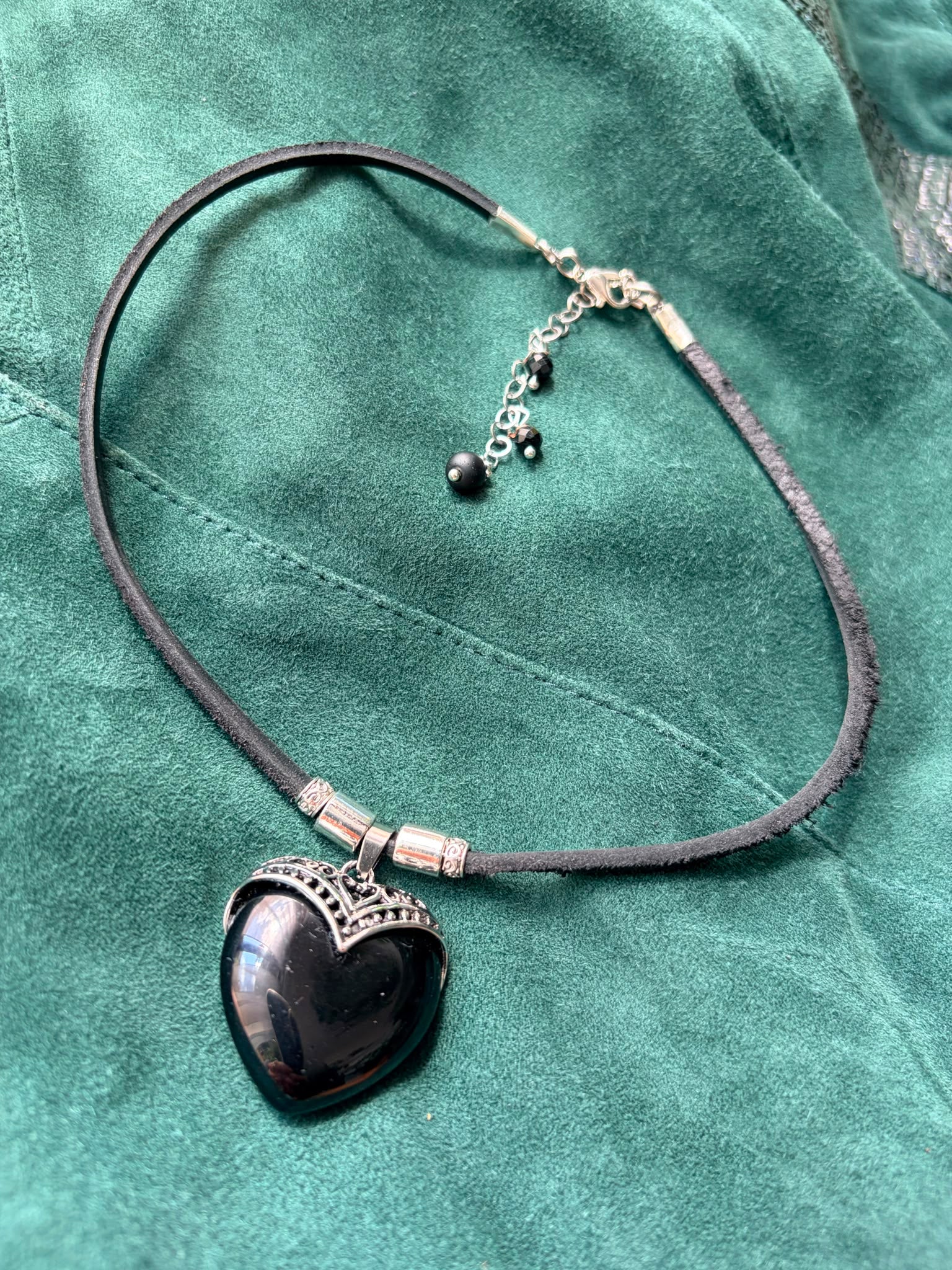 Choker z Czarnym Turmalinem – Serce | Naturalna skóra | Boho naszyjnik z kamieniem ochronnym | AgnesArte