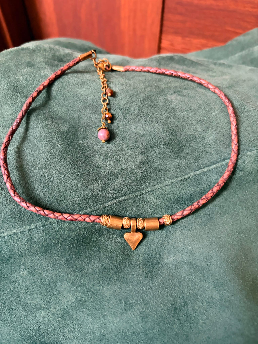 Choker z Sercem – pleciona naturalna skóra | Boho naszyjnik z symbolem miłości | AgnesArte