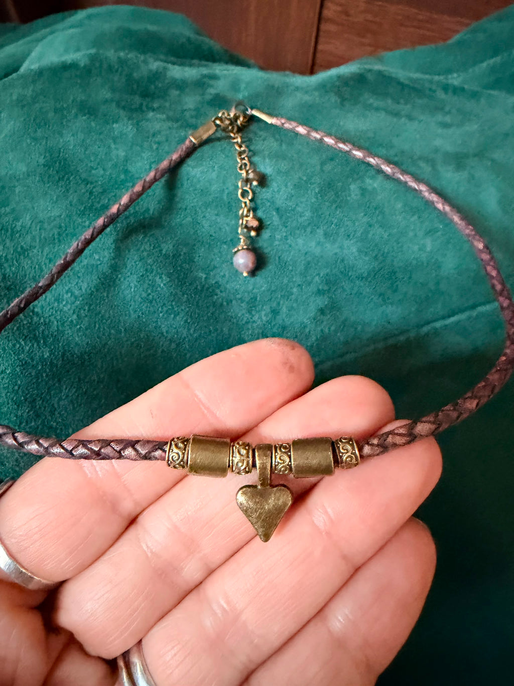 Choker z Sercem – pleciona naturalna skóra | Boho naszyjnik z symbolem miłości | AgnesArte