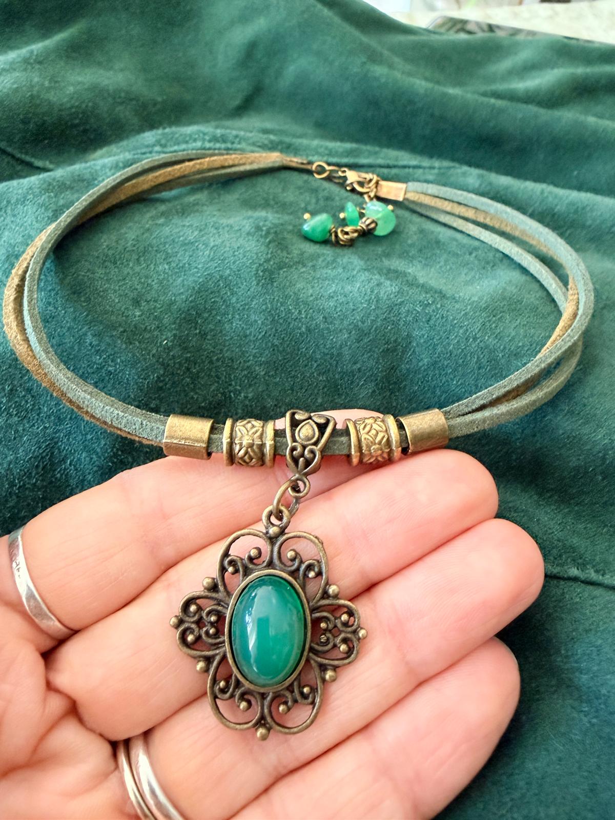 Choker z Zielonym Jadeitem – eko rzemyk | Boho naszyjnik z kamieniem harmonii | AgnesArte