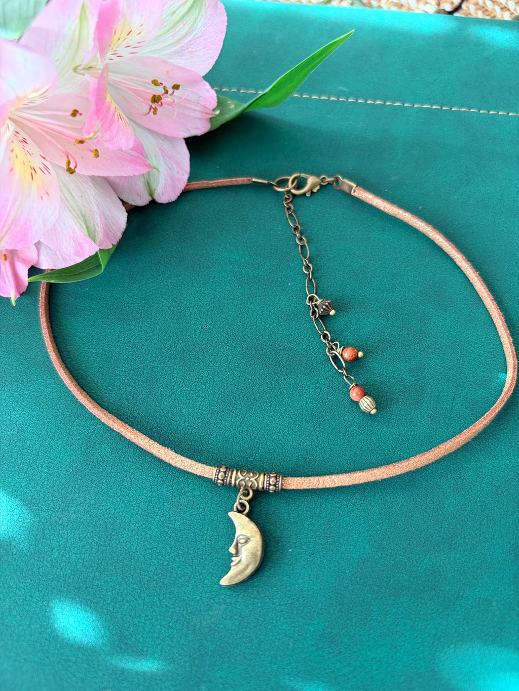 ✨ Choker „Księżycowa Opowieść” – beżowo-złoty blask ✨