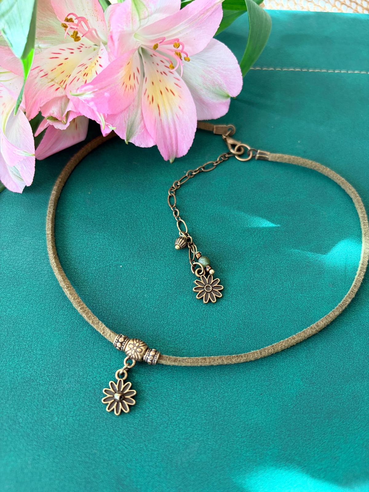 🌼 Choker Kwiat Harmonii – delikatny talizman natury 🌼