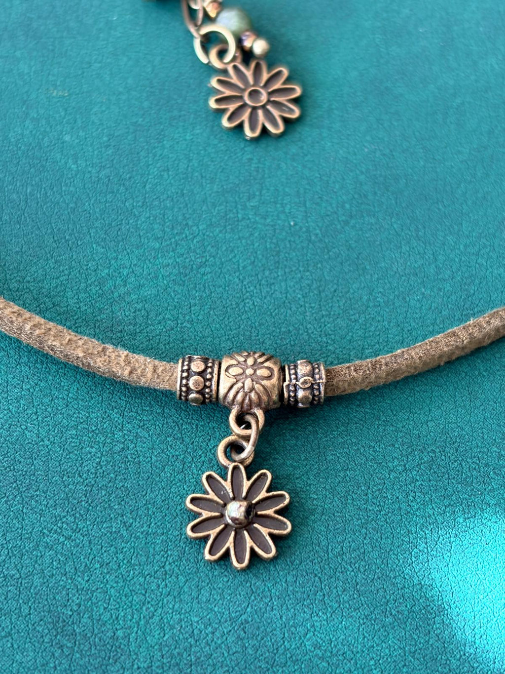 🌼 Choker Kwiat Harmonii – delikatny talizman natury 🌼