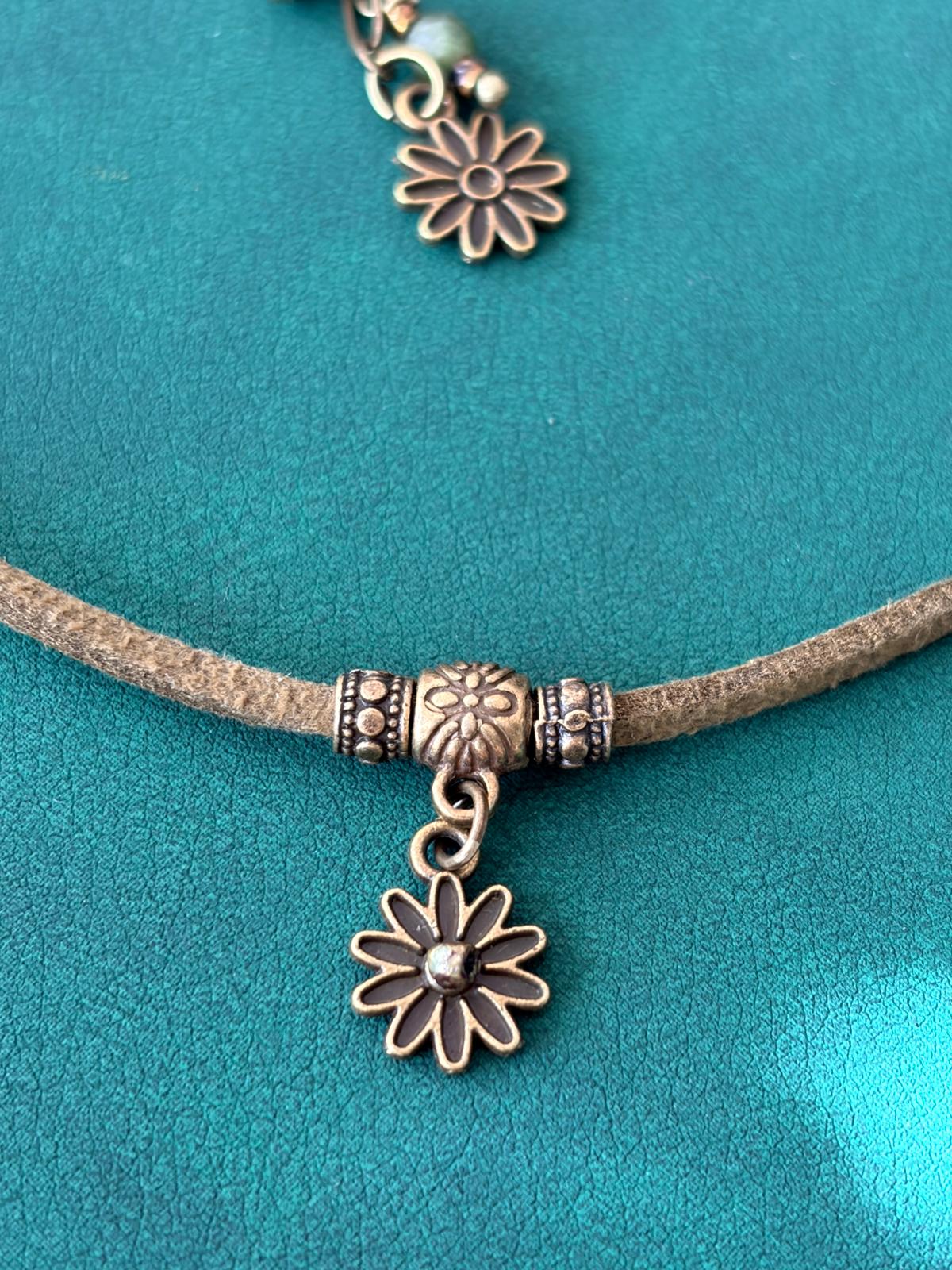 🌼 Choker Kwiat Harmonii – delikatny talizman natury 🌼