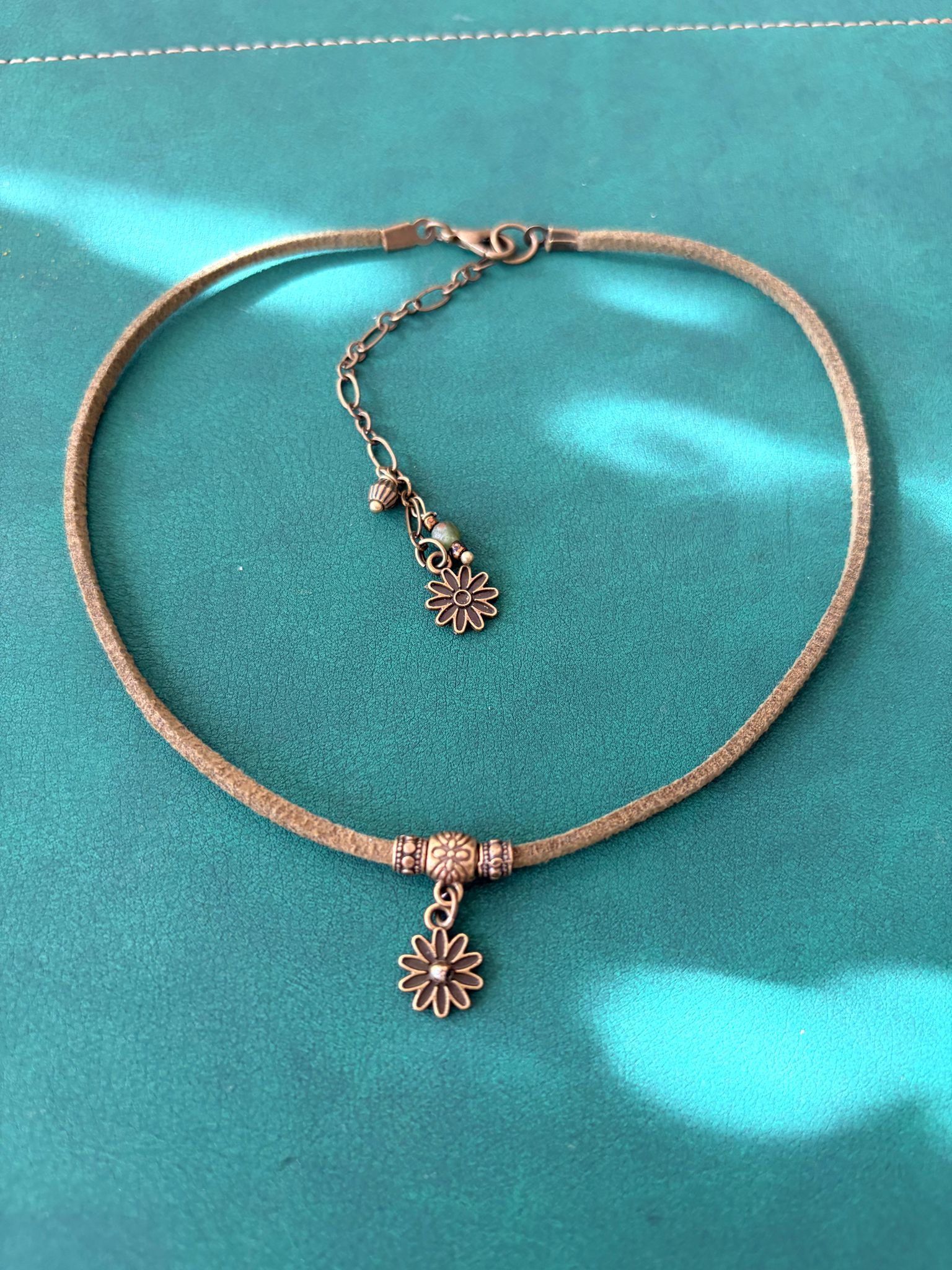 🌼 Choker Kwiat Harmonii – delikatny talizman natury 🌼