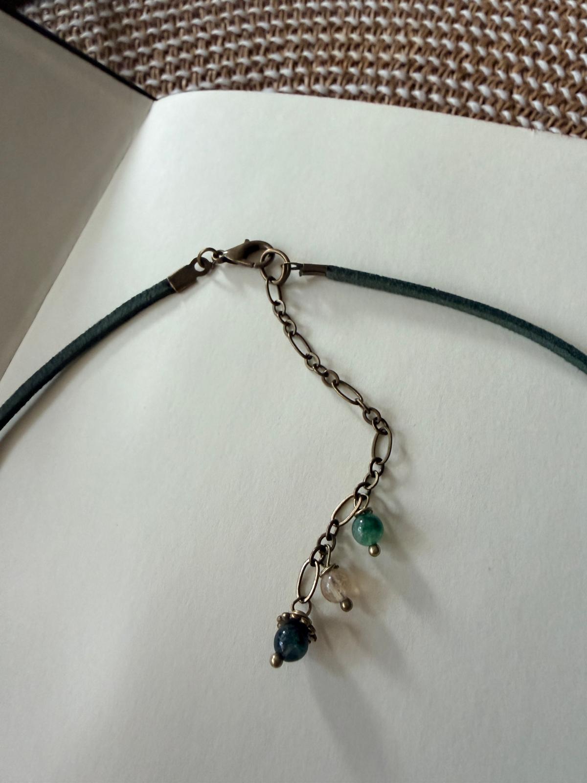 Choker ze słonecznikiem – zielony rzemyk, styl boho, naszyjnik natura