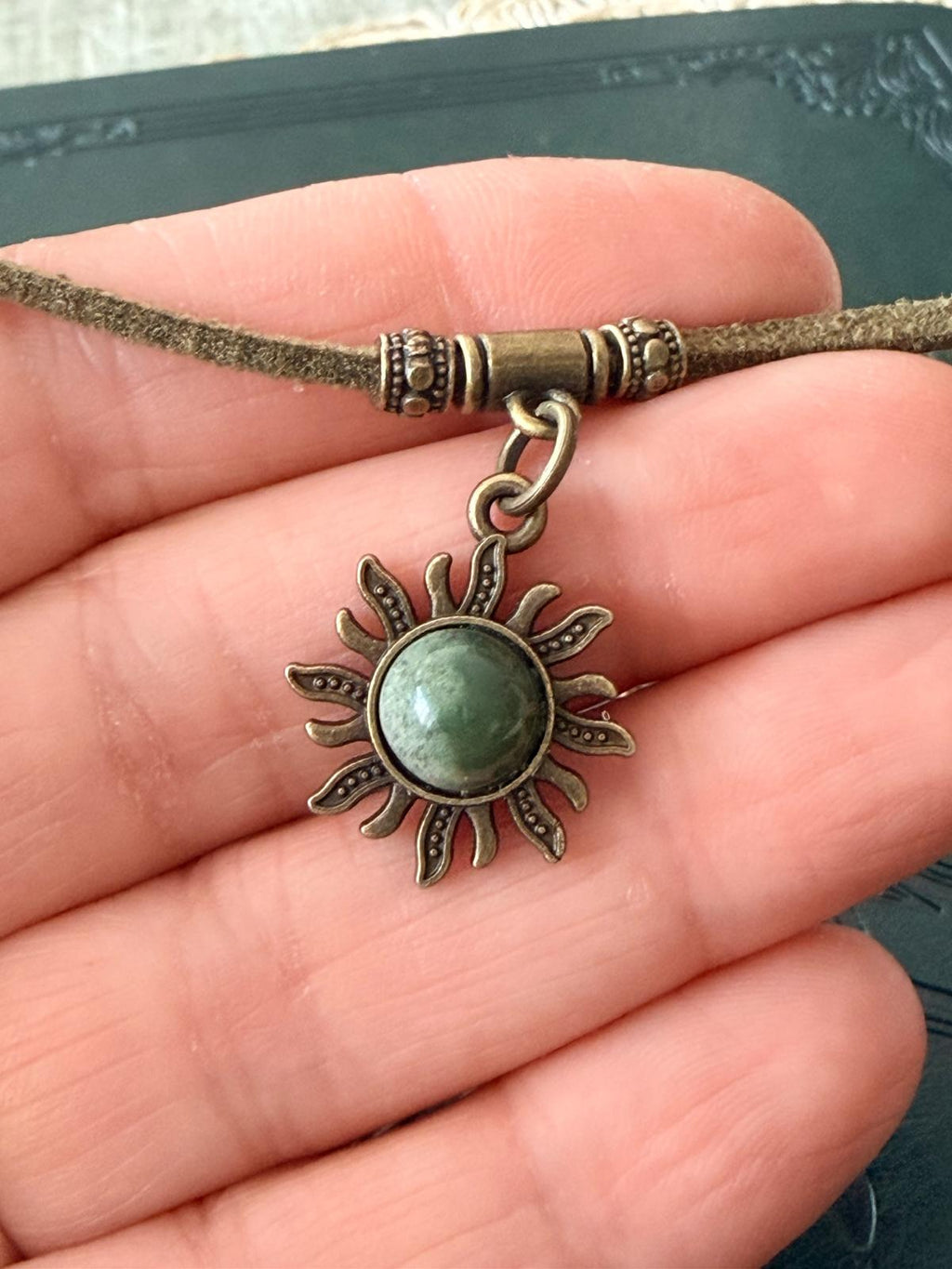 Choker z awenturynem – zielony kamień naturalny, naszyjnik boho vintage, talizman szczęścia Agnes Arte