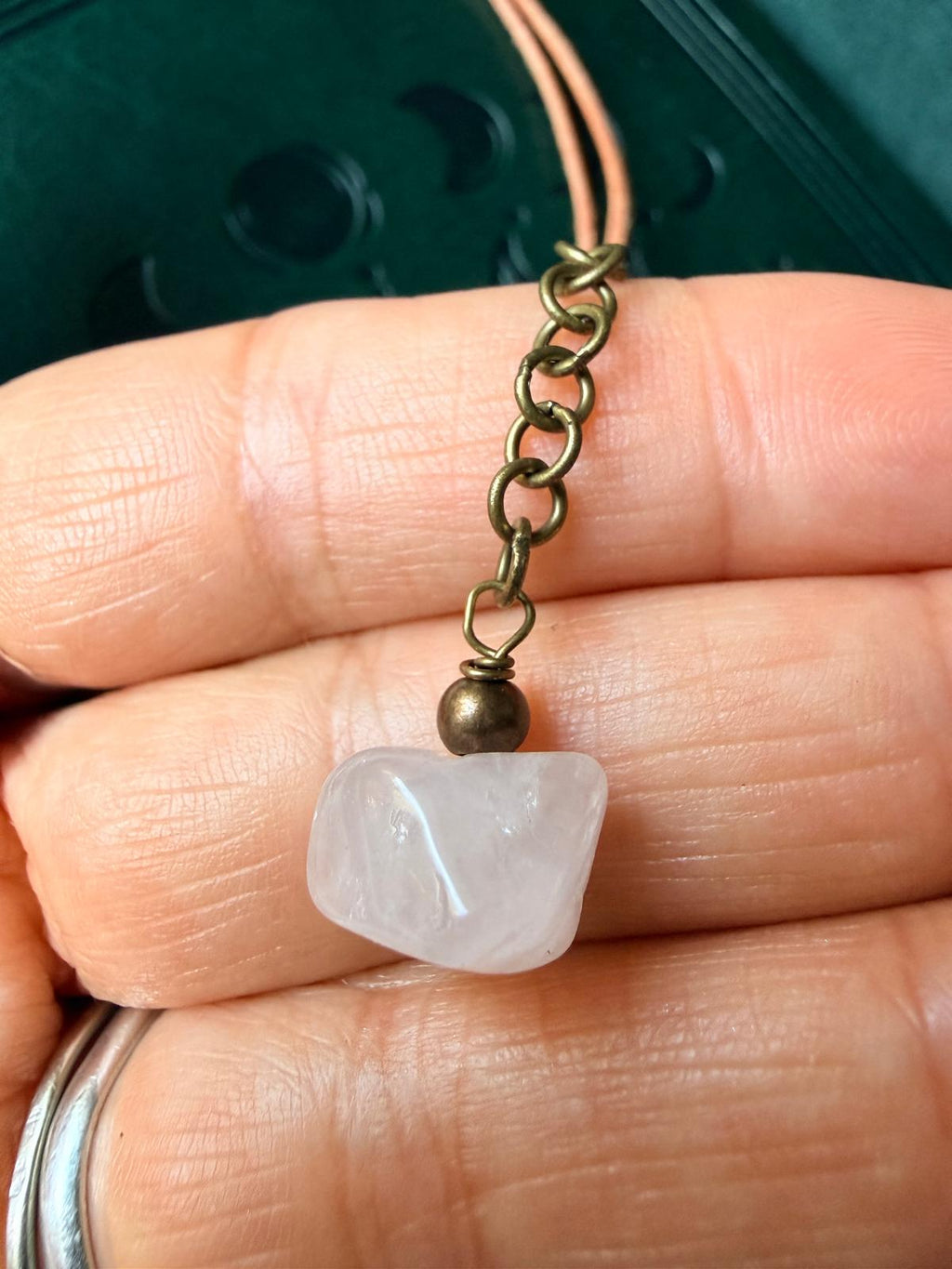 Choker z Sercem z Różowego Kwarcu – naturalna skóra | Boho naszyjnik z kamieniem miłości | AgnesArte